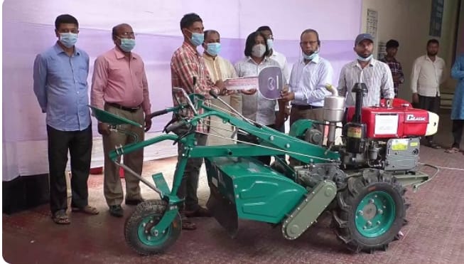 ভোলায় ৭৭ জন লাইফ লাইন গ্রাহককে সরঞ্জাম দিল পল্লী বিদ্যুৎ
