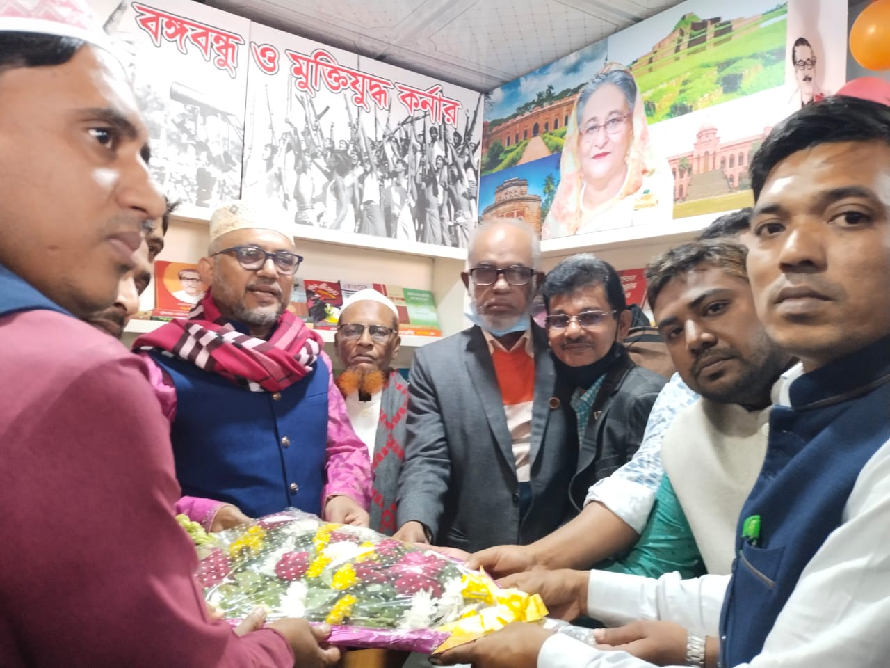 তজুমদ্দিনে কবি নজরুল পাবলিক লাইব্রেরির বঙ্গবন্ধু ও মুক্তিযুদ্ধ কর্ণার উদ্বোধন করলেন এমপি শাওন