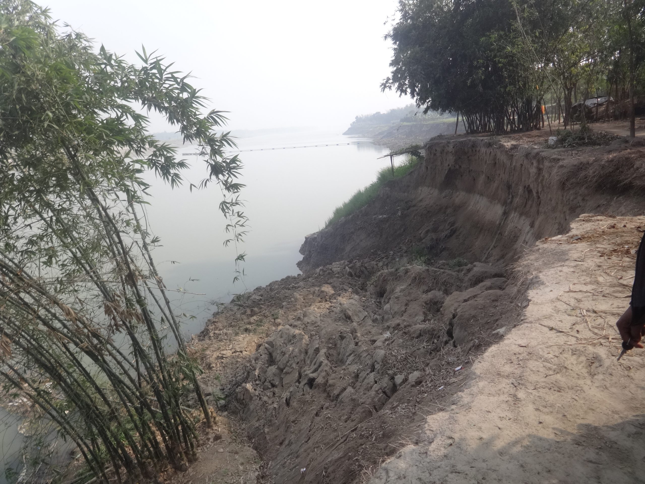 গড়াই নদীর ভাঙ্গন হুমকির মুখে গুচ্ছ গ্রাম ও আশ্রয়ণ প্রকল্পের ঘরসহ শত শত বসত বাড়ি