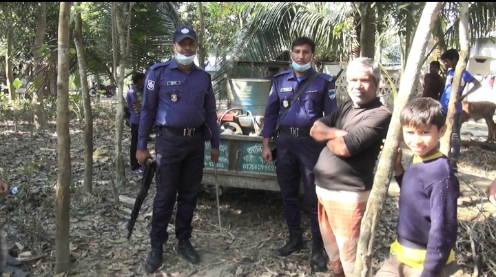 পুকুরের মাটি কাটাকে কেন্দ্র করে সংঘর্ষ- আহত ১১