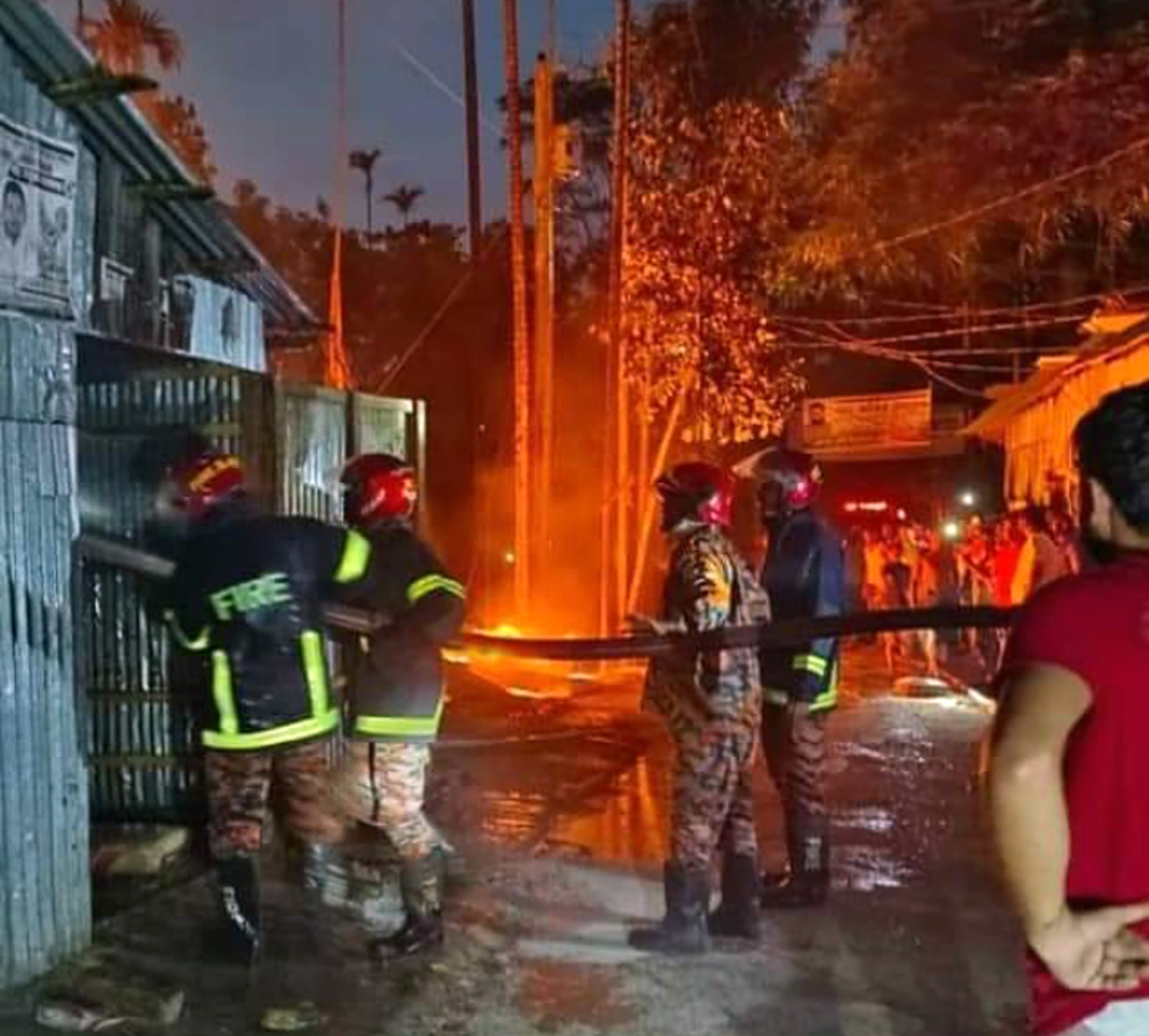 তজুমদ্দিনে আগুনে পুড়ে দুটি দোকান ছাই