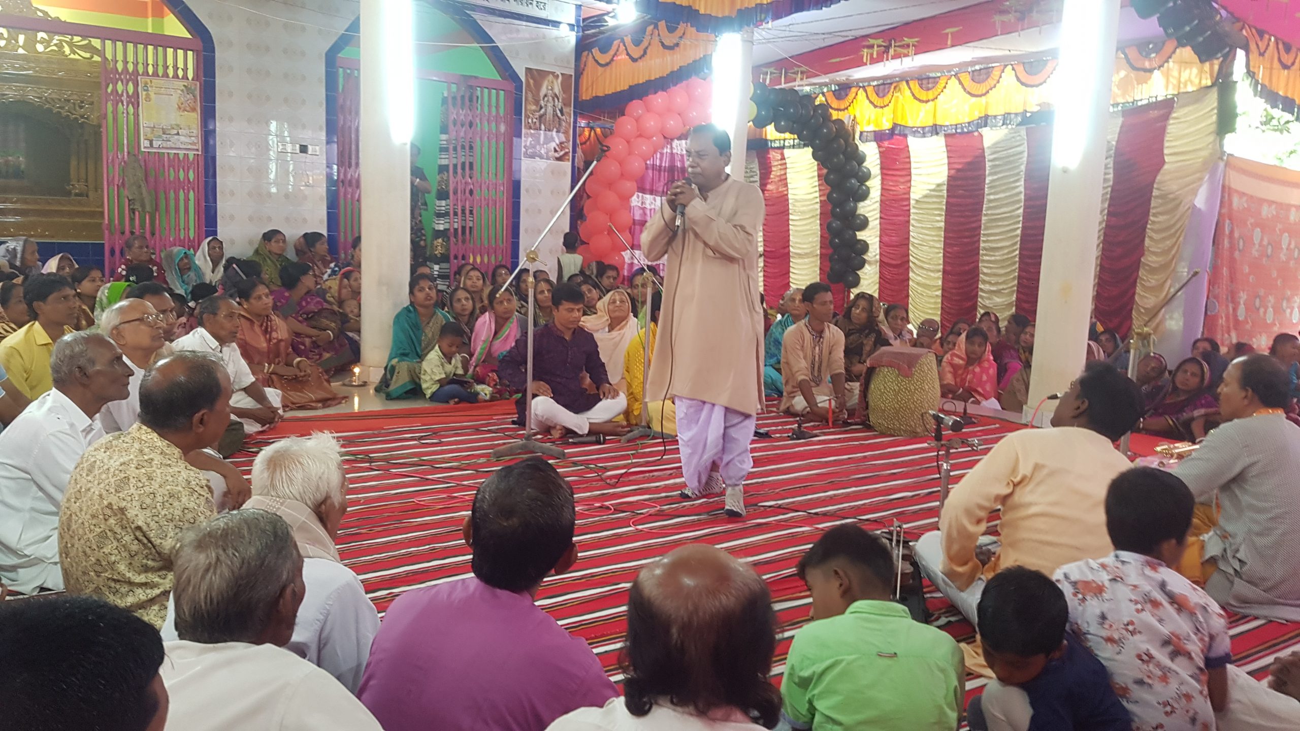 লালমোহনে কবিগান আসরের শেষ দিনেও ছিলো পুণ্যার্থীদের ঢল