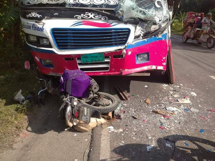 লালমোহনে বাস-কাভার্ডভ্যান-মোটরসাইকেলের ত্রিমুখি সংঘর্ষে আহত-৪