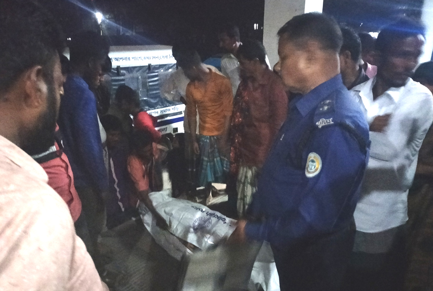 লালমোহনে চিরকুট লিখে ব্যবসায়ীর আত্মহত্যা