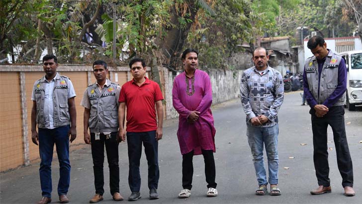 রাজধানীর সিদ্দিকবাজারে বিস্ফোরণের ঘটনায় ভবন মালিকসহ তিনজনকে গ্রেফতার