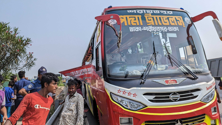 ঢাকা-মাওয়া এক্সপ্রেসওয়েতে বাস-ট্রাক মুখোমুখি সংঘর্ষে নিহত ৪
