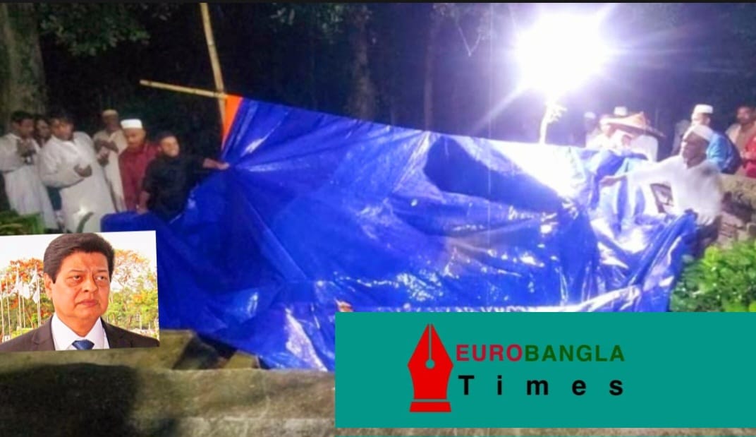 বাবার কবরের পাশে চির নিদ্রায় শায়িত নায়ক ফারুক