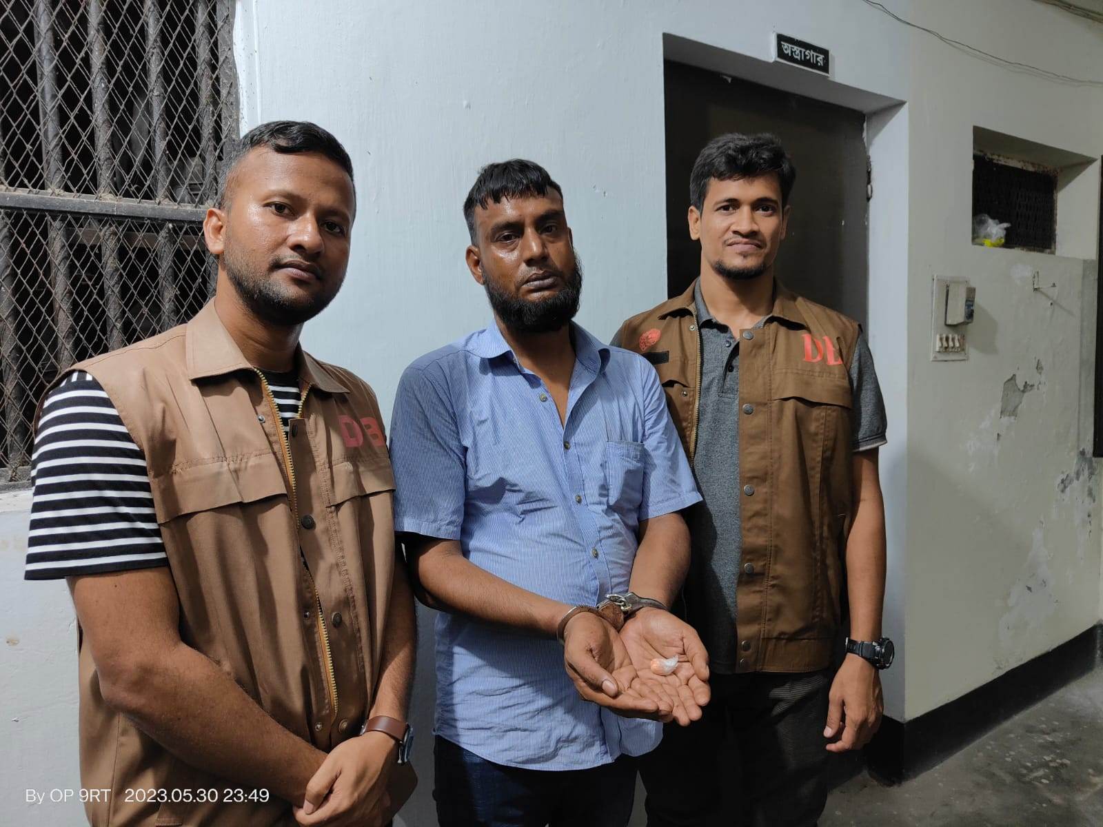 কাউখালীতে ইয়াবা সহ কারারক্ষী গ্রেফতার