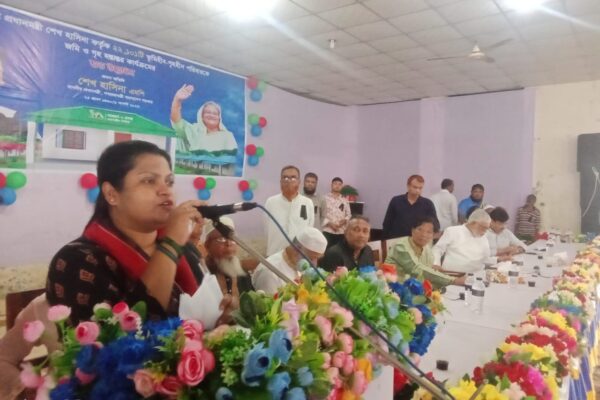 চরফ্যাসনে ১’শ অসহায় পরিবার পেল প্রধানমন্ত্রীর সেমিপাকা ঘর