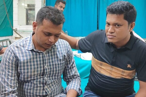 ঢাকা কলেজ ছাত্রলীগের ২ নেতাকে মারধর