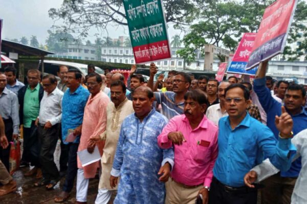 ঝালকাঠিতে হিন্দু সম্প্রদায়ের বিক্ষোভ ও সমাবেশ