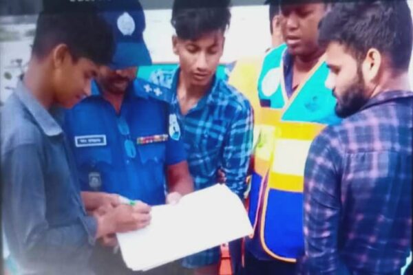 মা ইলিশ শিকার: নেছারাবাদে জরিমানা ২, কাউখালীতে পালিয়েছে ২ জেলে