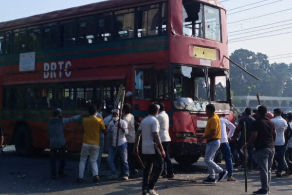 বিএনপি-পুলিশ সংঘর্ষে রণক্ষেত্র আড়াইহাজার, পুলিশসহ আহত ৫০