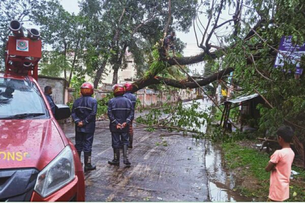ঝালকাঠি জেলায় ঘূর্ণিঝড় মিধিলির আঘাতে ক্ষয়ক্ষতির পরিমাণ প্রায় সাড়ে ৭ কোটি টাকা