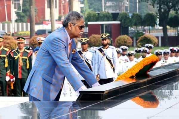 সশস্ত্র বাহিনী দিবসে বীর শহীদদের প্রতি রাষ্ট্রপতির শ্রদ্ধা