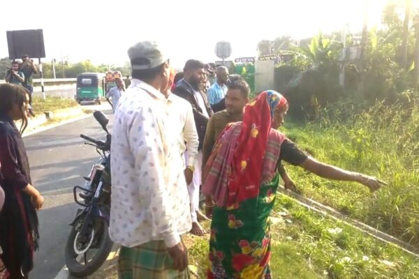 টাঙ্গাইলে মহাসড়কের পাশে অর্ধগলিত মহিলার লাশ উদ্ধার