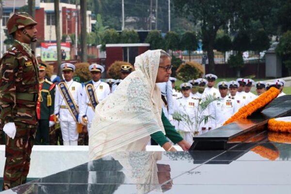 সশস্ত্র বাহিনীর বীর শহীদদের প্রতি গভীর শ্রদ্ধা প্রধানমন্ত্রীর