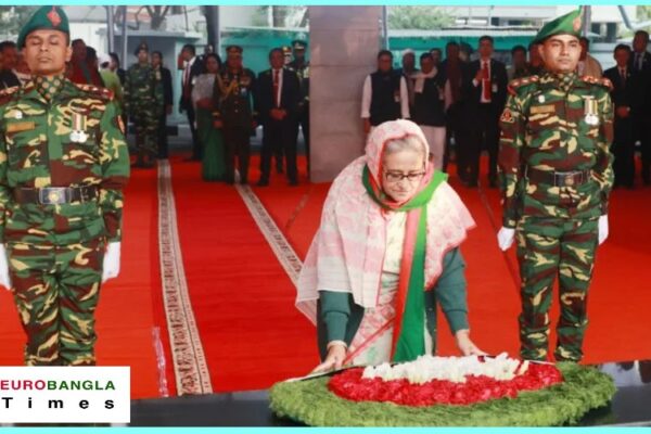 বঙ্গবন্ধুর প্রতিকৃতিতে প্রধানমন্ত্রীর শ্রদ্ধা