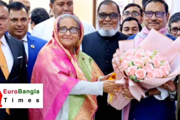 প্রধানমন্ত্রী শেখ হাসিনা দেশে ফিরেছেন