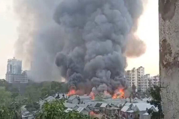কড়াইল বস্তিতে আগুন, নিয়ন্ত্রণে ৪ ইউনিট