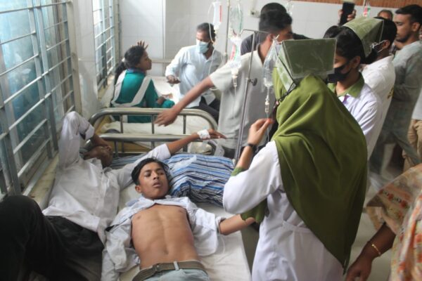 ভোলায় ক্লাস চলাকালে ৩৫ শিক্ষার্থী অসুস্থ, ৩ দিনের ছুটি ঘোষণা