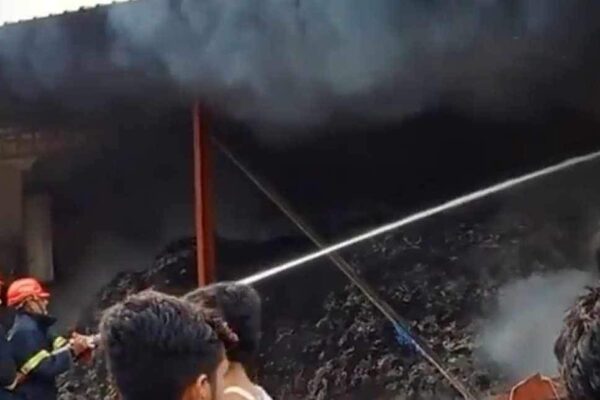 টাঙ্গাইলে এটিএম লুঙ্গির কারখানায় আগুন লাগার ঘটনা ঘটেছে