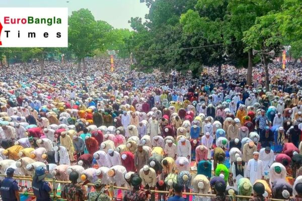 কিশোরগঞ্জের শোলাকিয়ায় ৬ লাখ মানুষের একসাথে ঈদের নামাজ আদায়