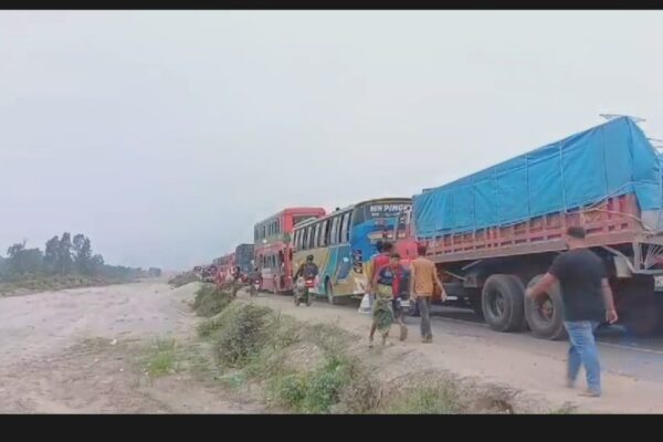ঢাকা-টাঙ্গাইল-বঙ্গবন্ধু সেতু মহাসড়কে ১০ কিলোমিটার এলাকাজুড়ে যানজট