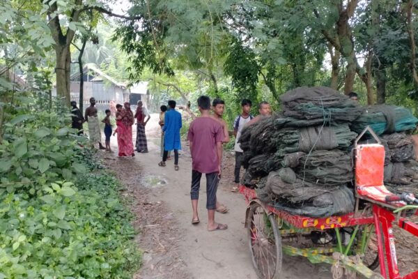 ভ্রাম্যমান অভিযানে অবৈধ চায়না দুয়ারি জাল ধ্বংস