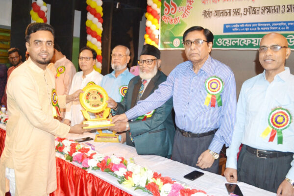 লালমোহনের সবুজের ‘জাতীয় কবি কাজী নজরুল ইসলাম গোল্ডেন অ্যাওয়ার্ড’ অর্জন