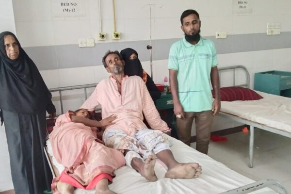 টাঙ্গাইলের ইউপি সদস্যের নির্যাতনে হাসপাতালে বৃদ্ধ বৃদ্ধাসহ দুই ছেলে