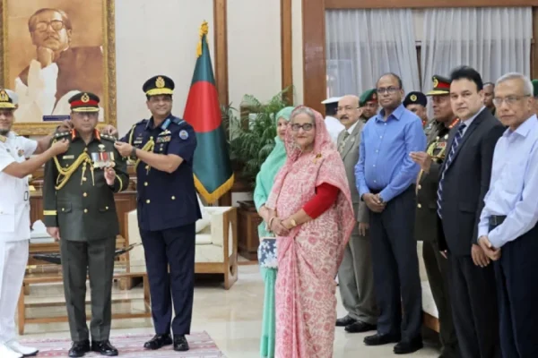 সেনাপ্রধানের দায়িত্ব নিলেন জেনারেল ওয়াকার-উজ-জামান