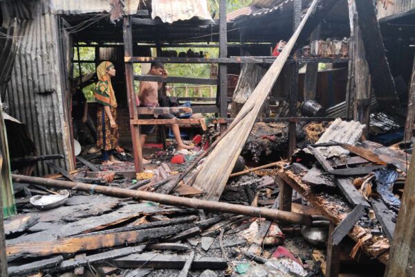 ভোলার বোরহানউদ্দিনে বসতঘর পুড়ে ছাই