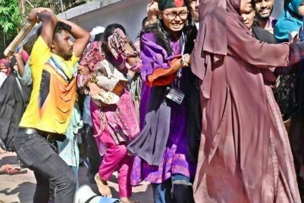 কুয়াকাটা পৌর ছাত্রলীগ নেতা রুবেল পিটিয়েছেন ঢাবির নারী শিক্ষার্থীদের