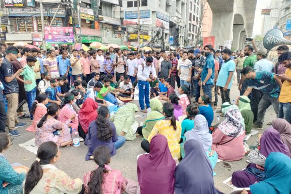 আদালতের আদেশ প্রত্যাখান, আন্দোলন চালিয়ে যাওয়ার ঘোষণা শিক্ষার্থীদের