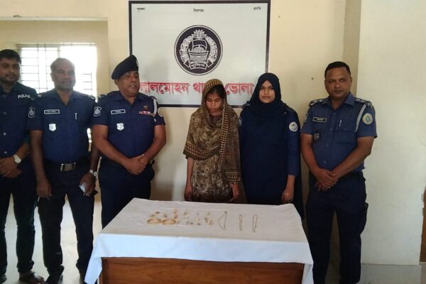 লালমোহনে ১০ ভরি চোরাই স্বর্ণালংকারসহ নারী আটক