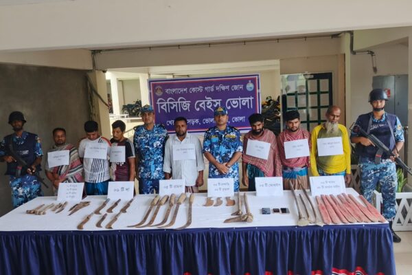 ভোলায় যৌথবাহিনীর অভিযানে মিজানসহ ৭ সন্ত্রাসী আটক
