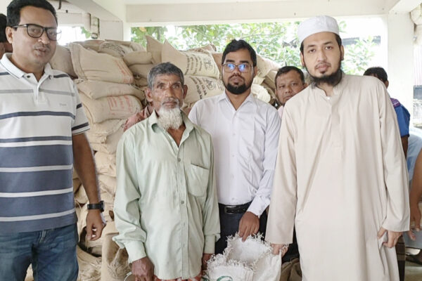 লালমোহনে ১২শত জেলে পেল ভিজিএফের চাল