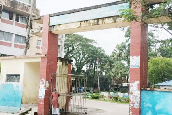লালমোহনে সড়কের ওপর থেকে বৃদ্ধের মরদেহ উদ্ধার