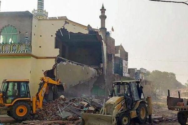 ভারতে বুলডোজার দিয়ে গুঁড়িয়ে দেয়া হলো ১৮০ বছরের পুরনো নূরী মসজিদ