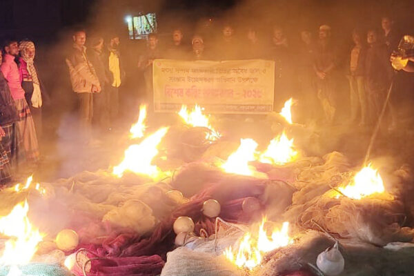 লালমোহনে ১০ লাখ টাকার অবৈধ জাল আগুনে পুড়িয়ে ধ্বংস