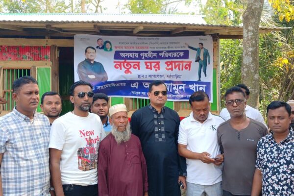 তারেক রহমানের পক্ষ থেকে মঠবাড়িয়ায় গৃহহীন পরিবারকে ঘর প্রদান