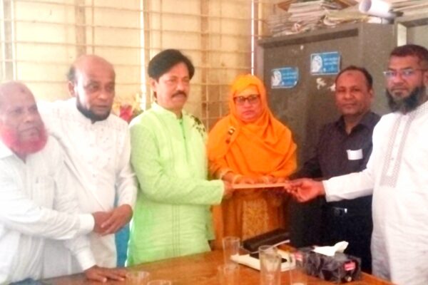 বিদ্যুৎস্পৃষ্টে আহতের চিকিৎসায় মেজর হাফিজের অনুদান