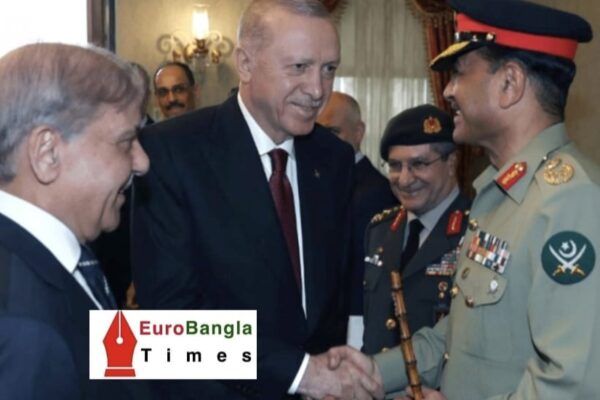 আকস্মিক তুরস্ক সফরে পাকিস্তানের প্রধানমন্ত্রী ও সেনা প্রধান