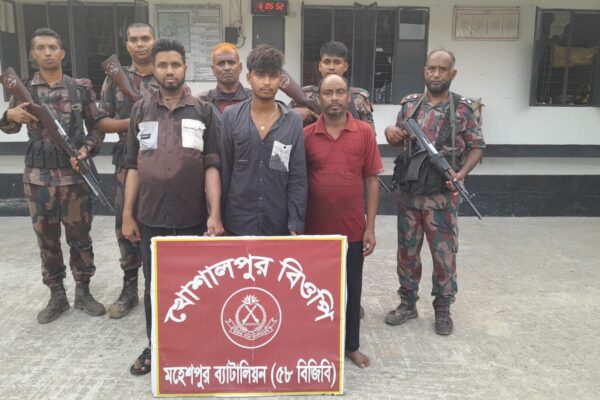 মহেশপুর সীমান্তে নারী শিশুসহ আটক ৫৯