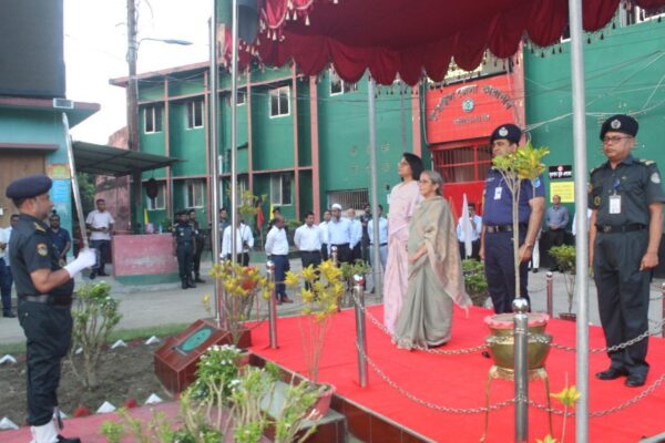 টাঙ্গাইলে কারাগারে তাঁতশিল্প প্রশিক্ষণ কয়েদিদের জন্য কর্মসংস্থানের উদ্যোগ