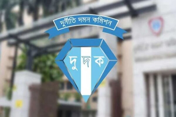 নির্বাচন কমিশনের ১৩ কার্যালয়ে দুদকের অভিযান