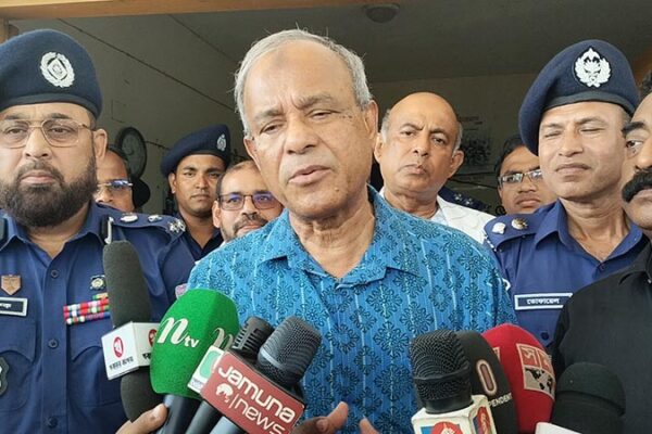 মিটফোর্ডের হত্যাকাণ্ডে জড়িতদের বিরুদ্ধে ব্যবস্থা নিতে বিলম্ব হয়নি : স্বরাষ্ট্র উপদেষ্টা