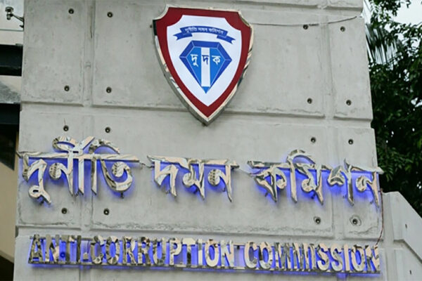 ইভিএম কেনায় অর্থ অপচয়, ইসির তিন কর্মকর্তাকে দুদকের জিজ্ঞাসাবাদ