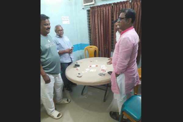 জুয়ার আসর থেকে উপজেলা বিএনপির সভাপতিসহ আটক ৩৫